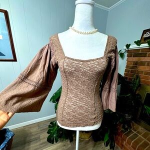 🛍️  gimmicks wide and 3/4 sleeve  top with stretch very comfortable and cute.